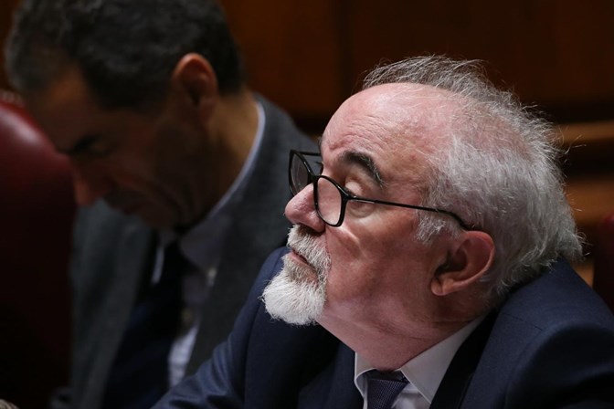 Costa anuncia taxa para penalizar empresas que abusem da contratação a prazo